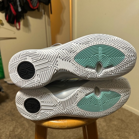 Vintage Nike Kyrie flytrap 2 “cool grey” 00s size 11.5 - Picture 6 of 10